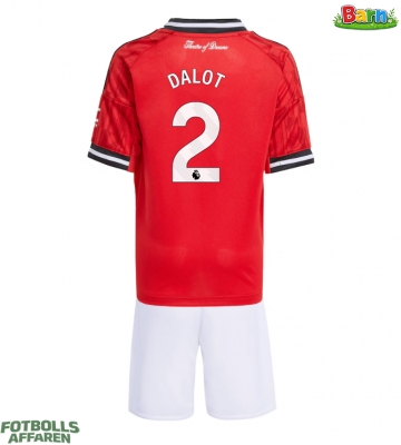 Manchester United Diogo Dalot #2 Hemmaställ Barn 2025-26 Kortärmad (+ Korta byxor)